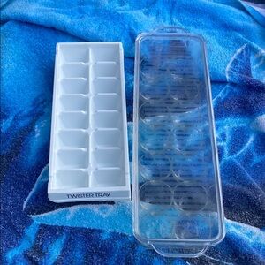 Cuisinart White and Clear Food Storage Ice Cube Trays
